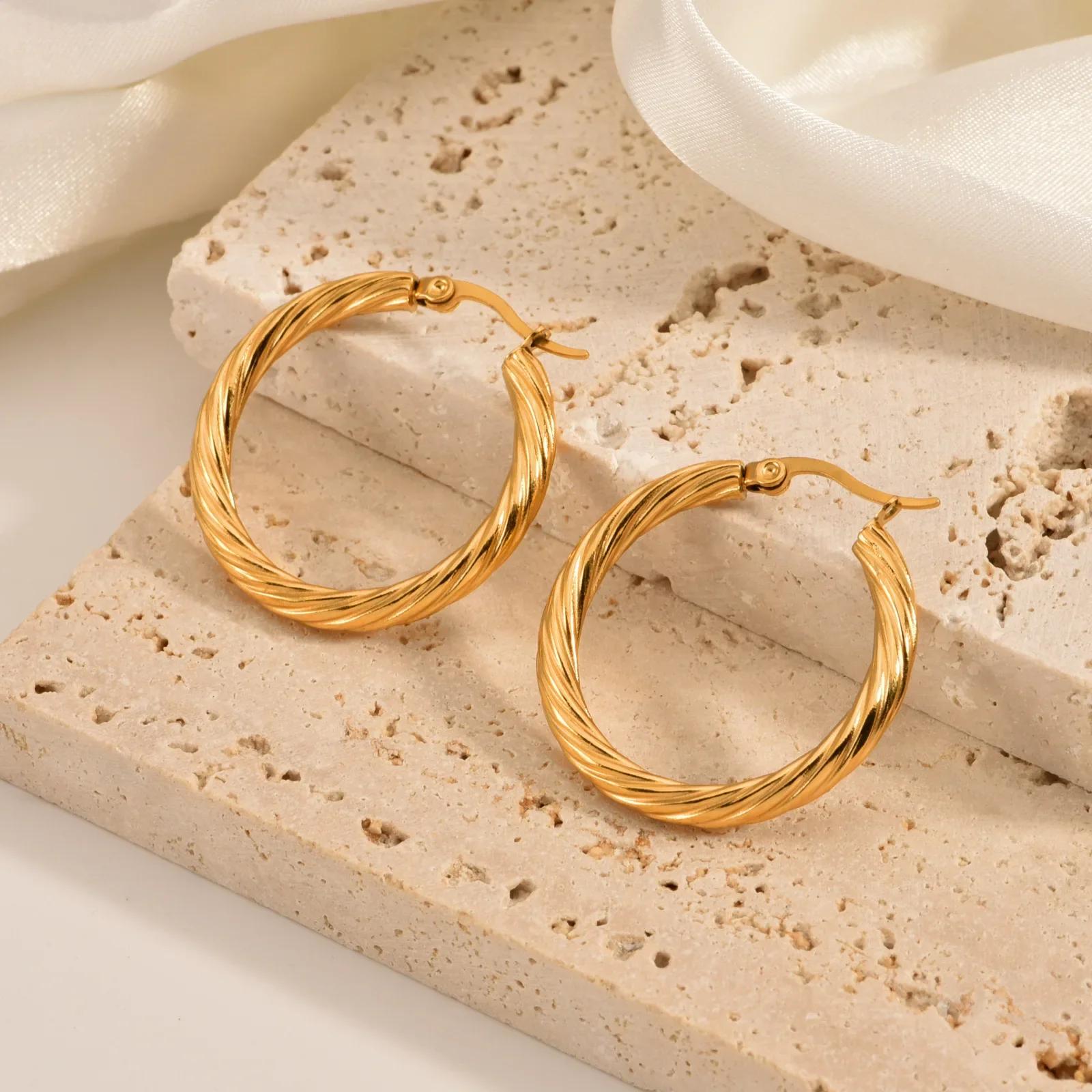 3pair/set Simple Twist Circle Round Hoop Earrings for Women Waterproof Stainless Steel Huggie Ear Buckle Statement Jewelry 2026