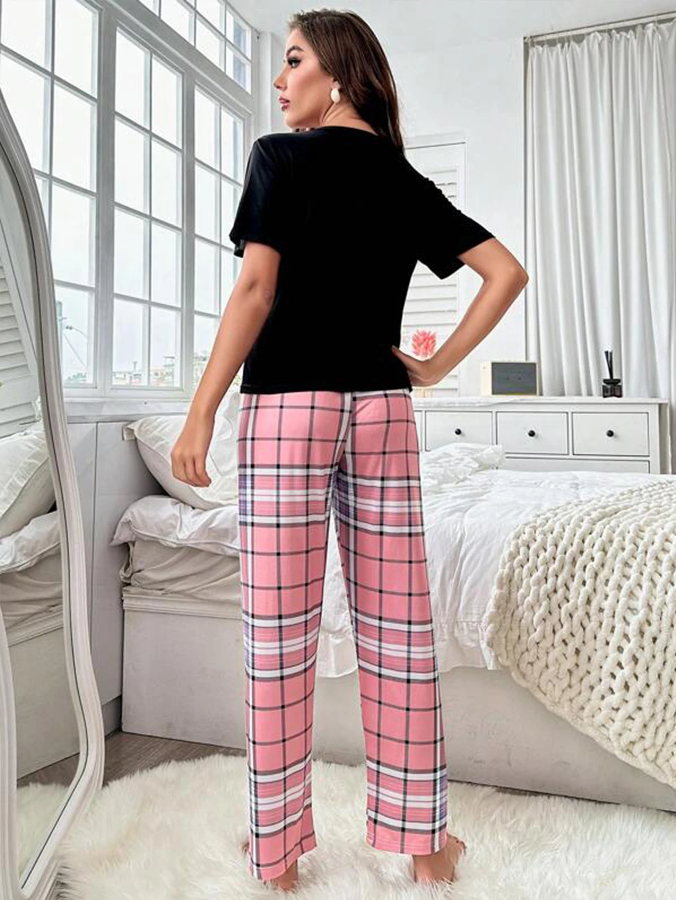 Women Pajamas Set Plaid Print Round Neck Short Sleeve Elastic Pants Sleepwear Set Black Top Plaid Pants