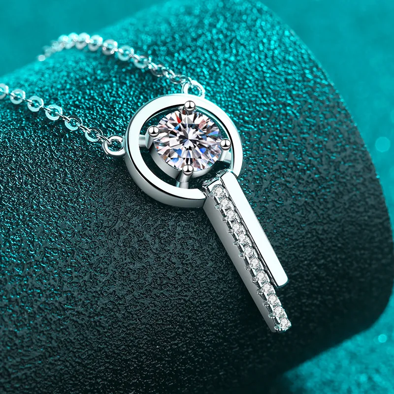 Elegant PT950 Platinum 1-carat Moissanite Necklace, Straight Tassel Diamond-studded Pendant Personality Collarbone Chain