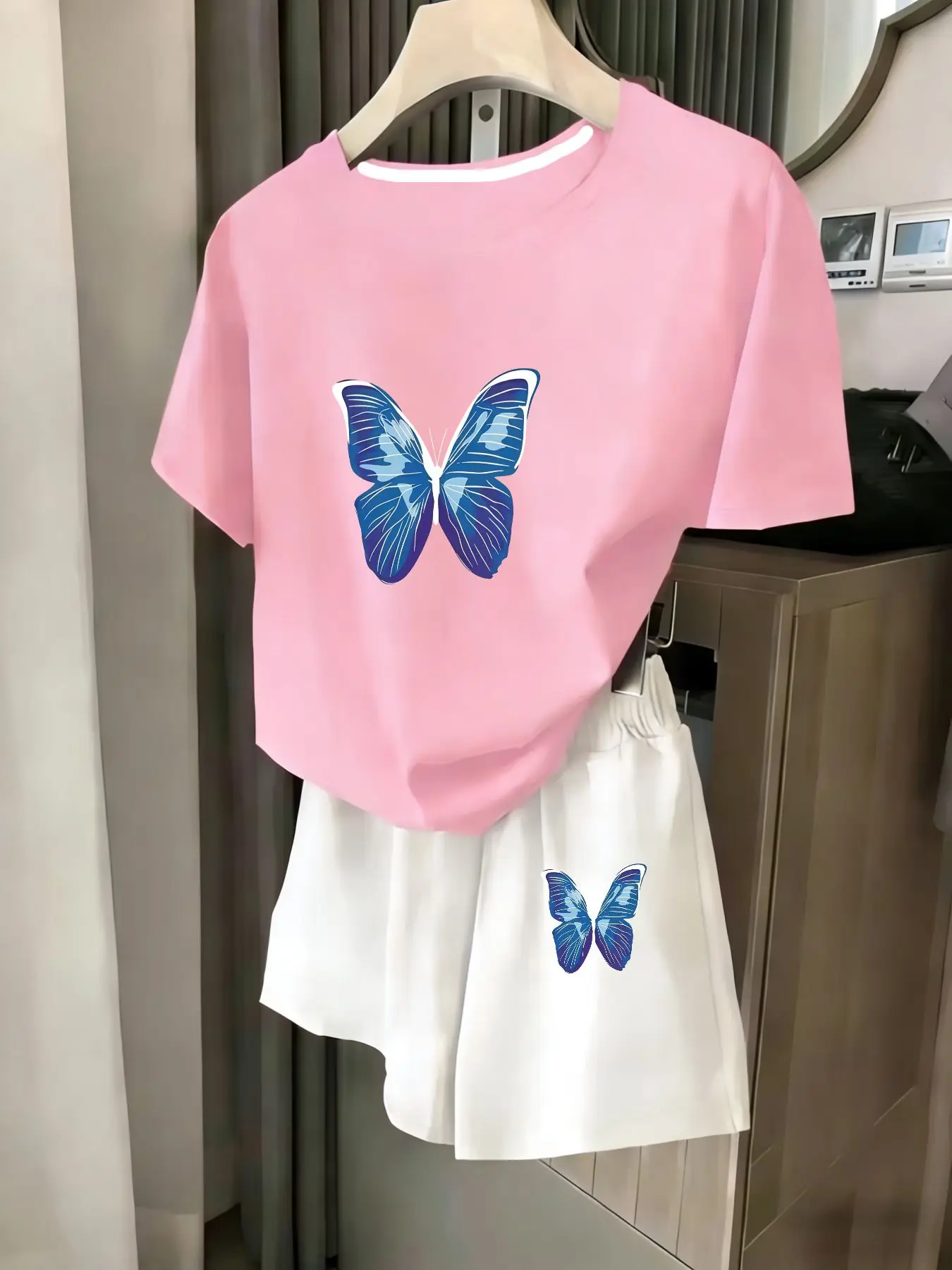 

Женский комплект из 2 предметов, летний комплект для пляжного отдыха, повседневная футболка с круглым вырезом и короткими рукавами, шорты с эластичной резинкой на талии, удобный костюм