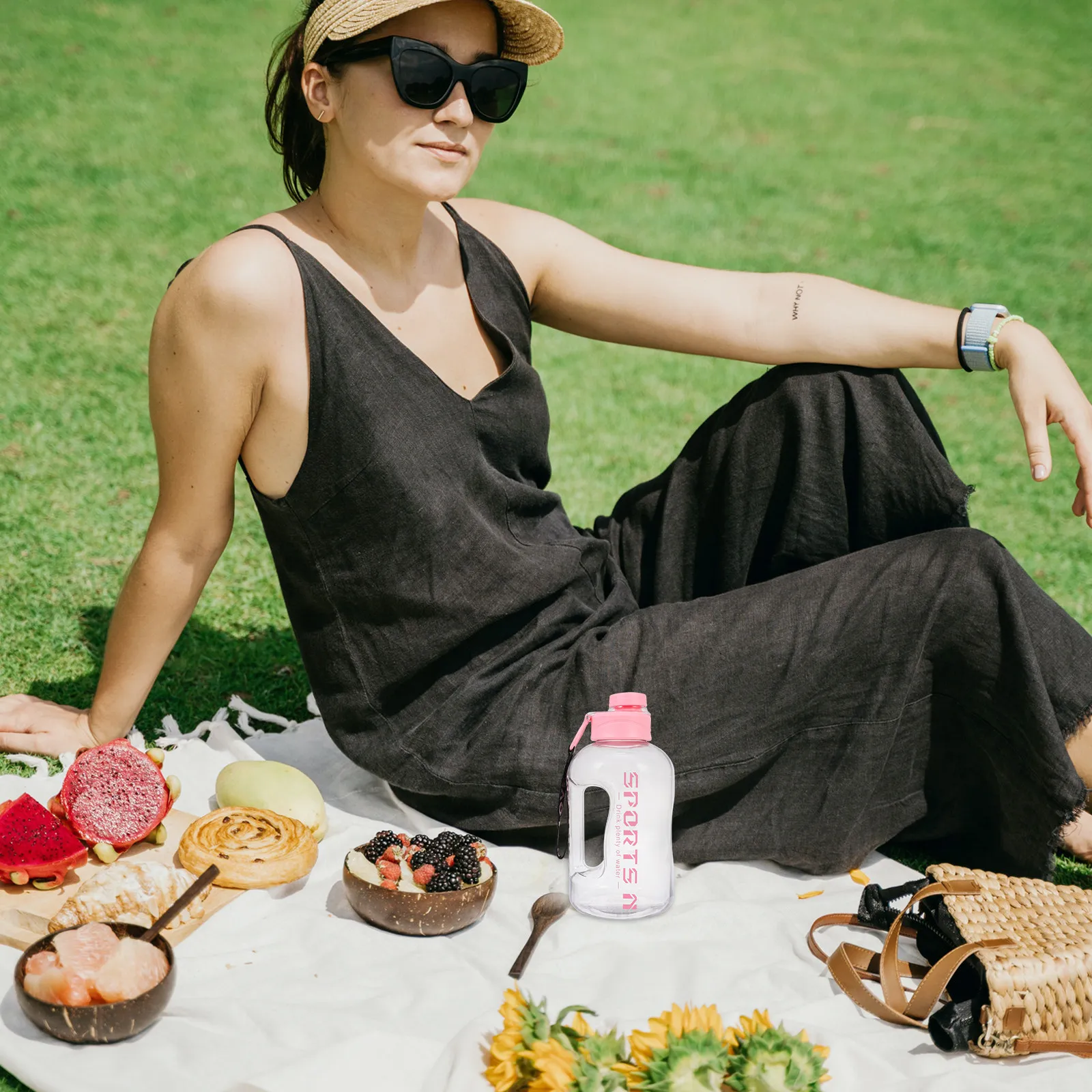 

Набор из 1-го вместительного кувшина для воды с прочной конструкцией и верхней ручкой, подходит для тренировок и ежедневного использования.