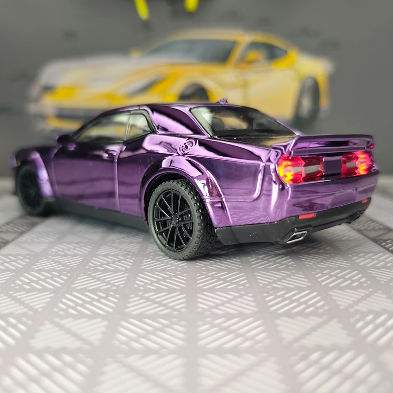 

Модель автомобиля Dodge Hellcat из сплава металла в масштабе 1:32. Двери, передний капот и крышка багажника открываются. Детализированы, высококачественная работа.