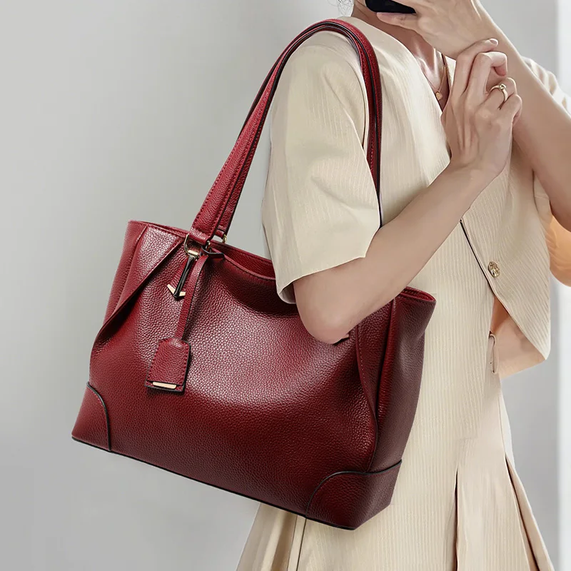

Classic Grained Leather Tote with Minimalist Design