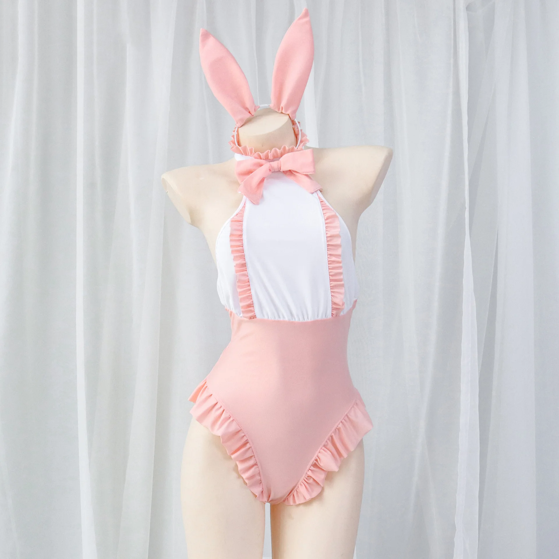 甘く可憐なピンクバニー — フリル×ハイウエストのワンピース