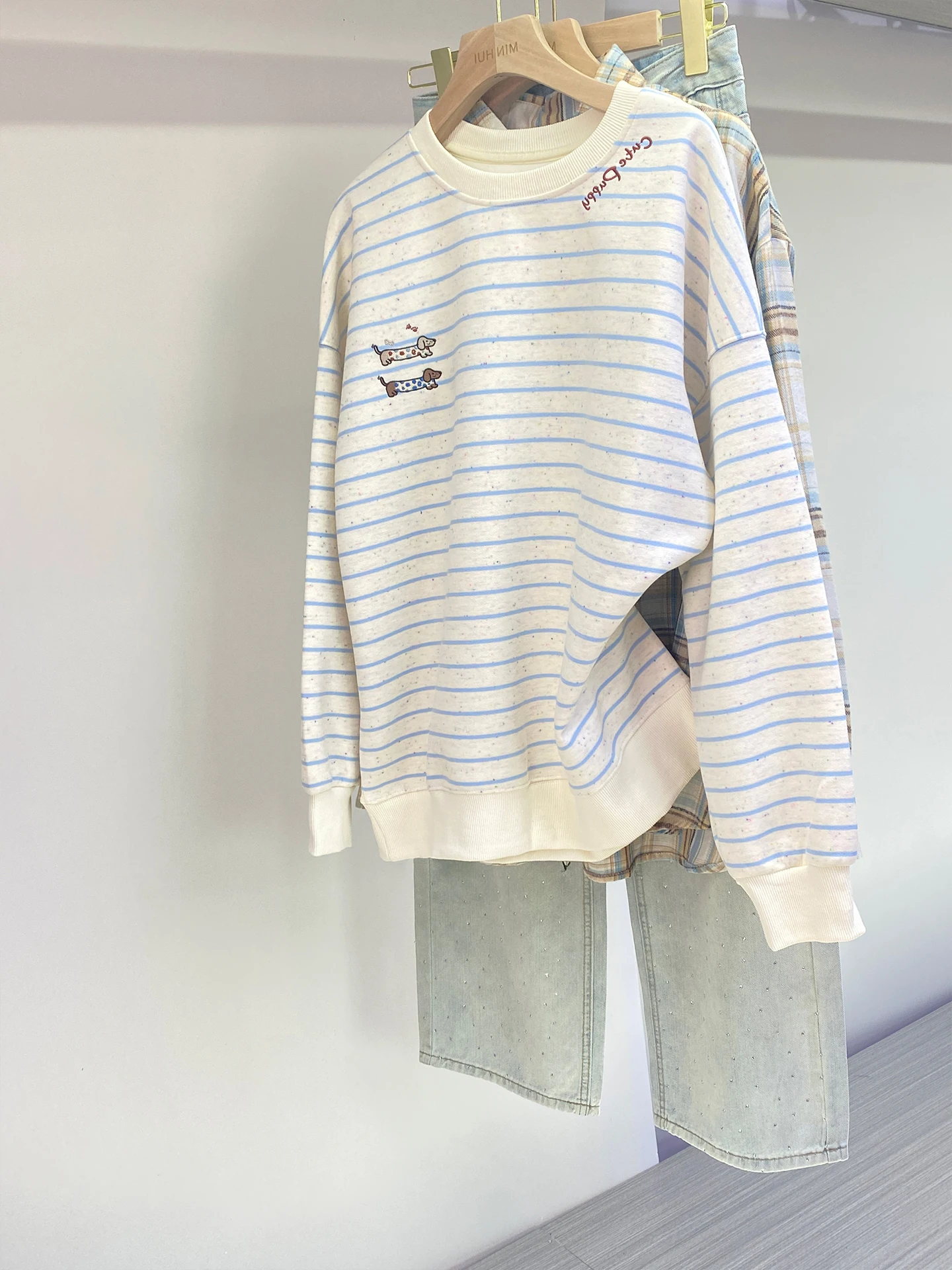 

Весна 2026: Модный полосатый свитшот оверсайз с вышивкой таксы, в университетском стиле, с длинным рукавом и круглым вырезом