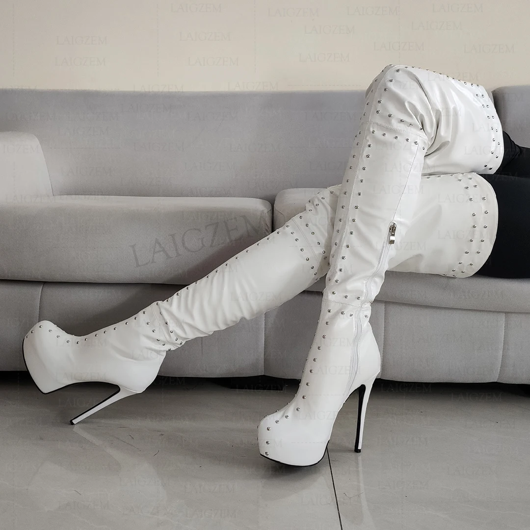 

LAIGZEM Женские ботинки с шаговым швом из искусственной кожи с круглым носком и боковой молнией с шипами Сапоги до бедра Женская обувь Большой размер 40, 42, 44 47 52