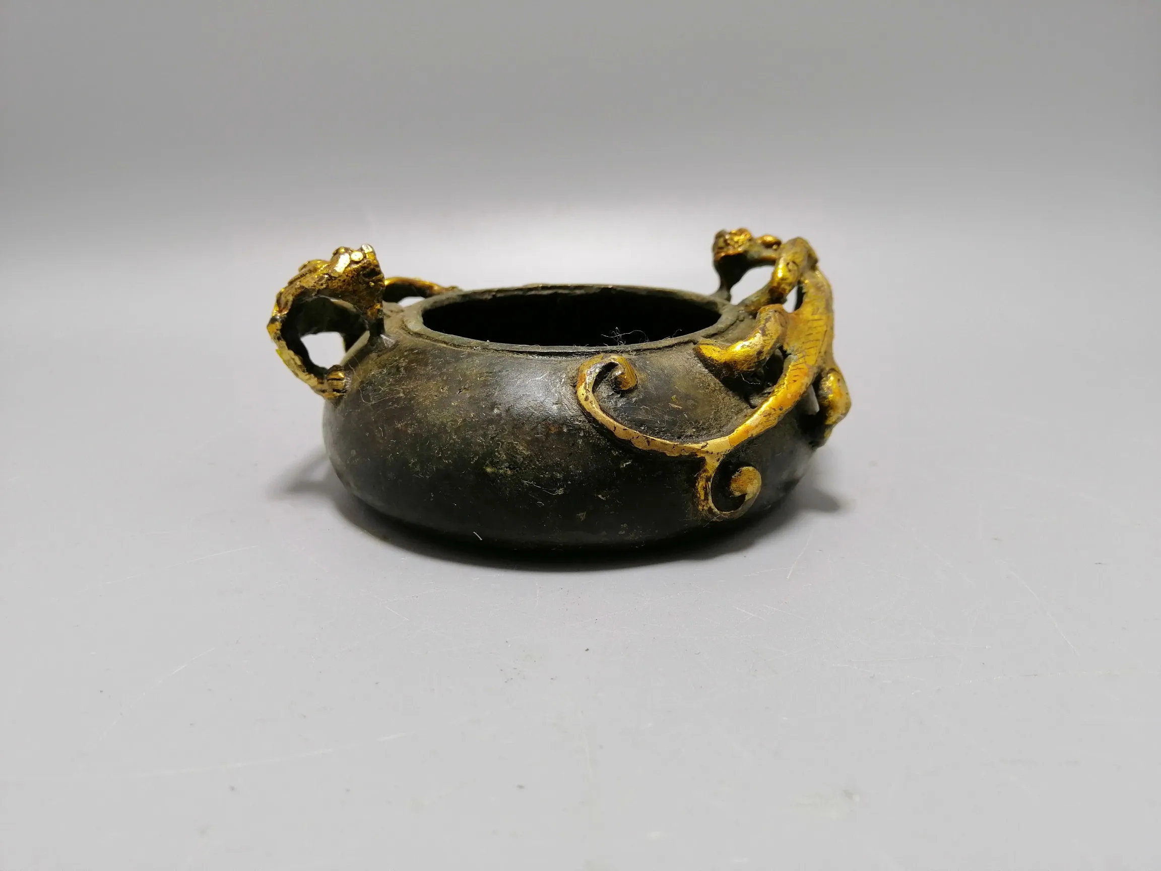 Antique bronze collection, copper pen wash, ashtray, Panlong incense burner, exquisite craftsmanship