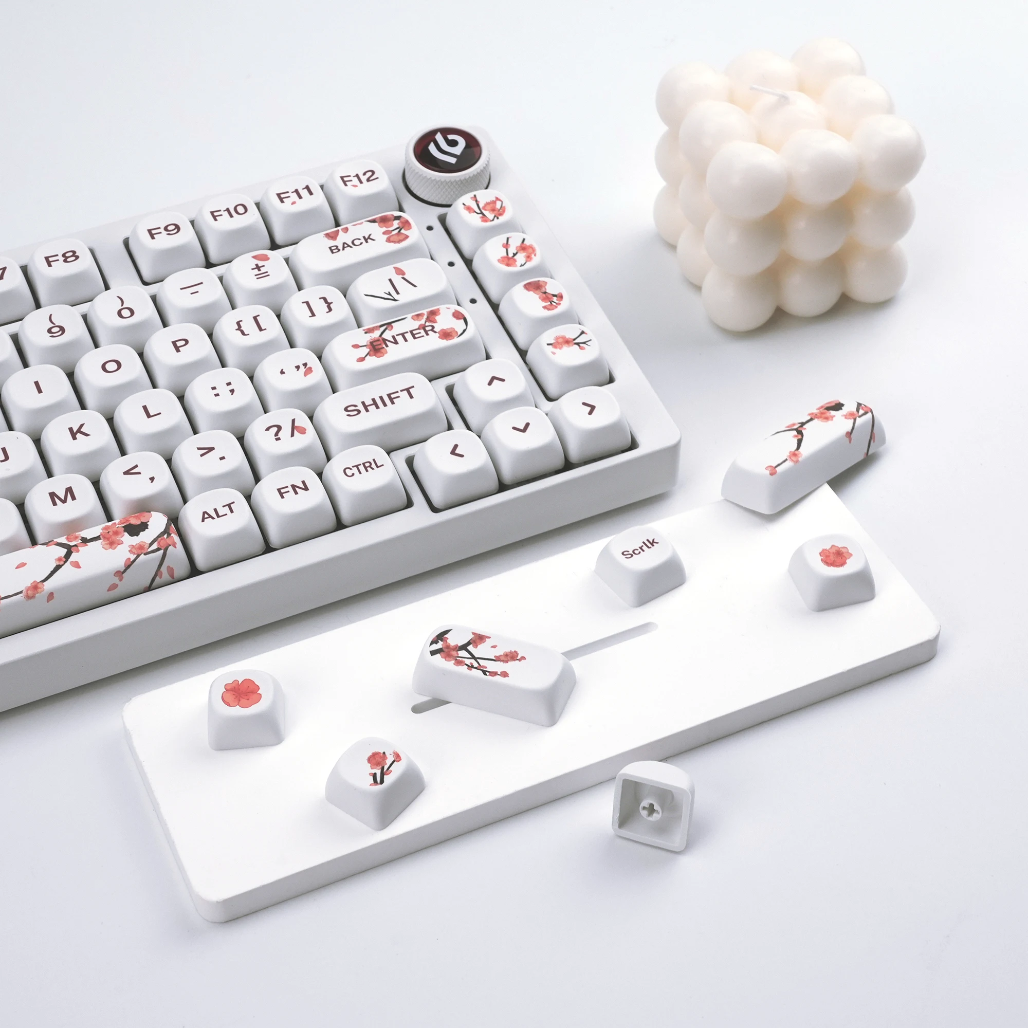 

QBYI White MOA Keycaps Plum blossom Theme PBT Keycaps Double Shot 140 Keys for Mechanical Keyboard