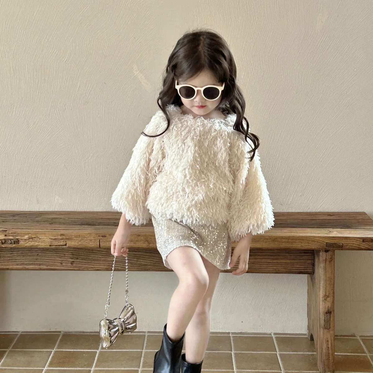 Girls Clothes 2024 Autumn New Childrens Clothes Girls Baby Foreign Style 7 Minute Sleeve Ostrich Hair Shirt Casual Simple