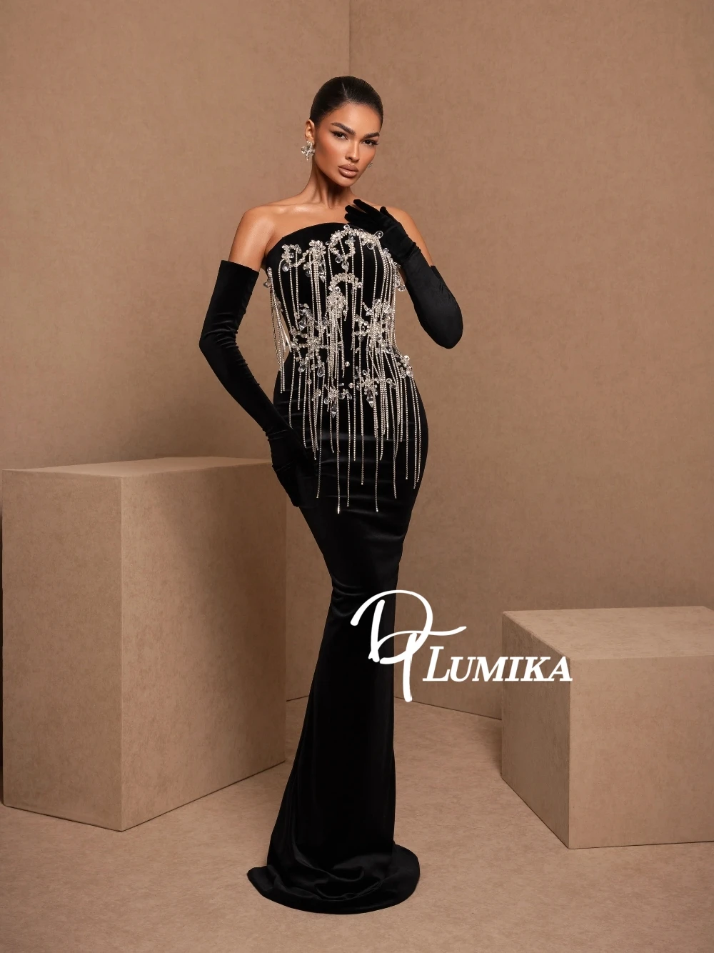 

Black Velvet Bodycon Evening Dress Statement Crystals Tassel Celebrity Prom Gown Customized Classy Strapless Wear No Gloves