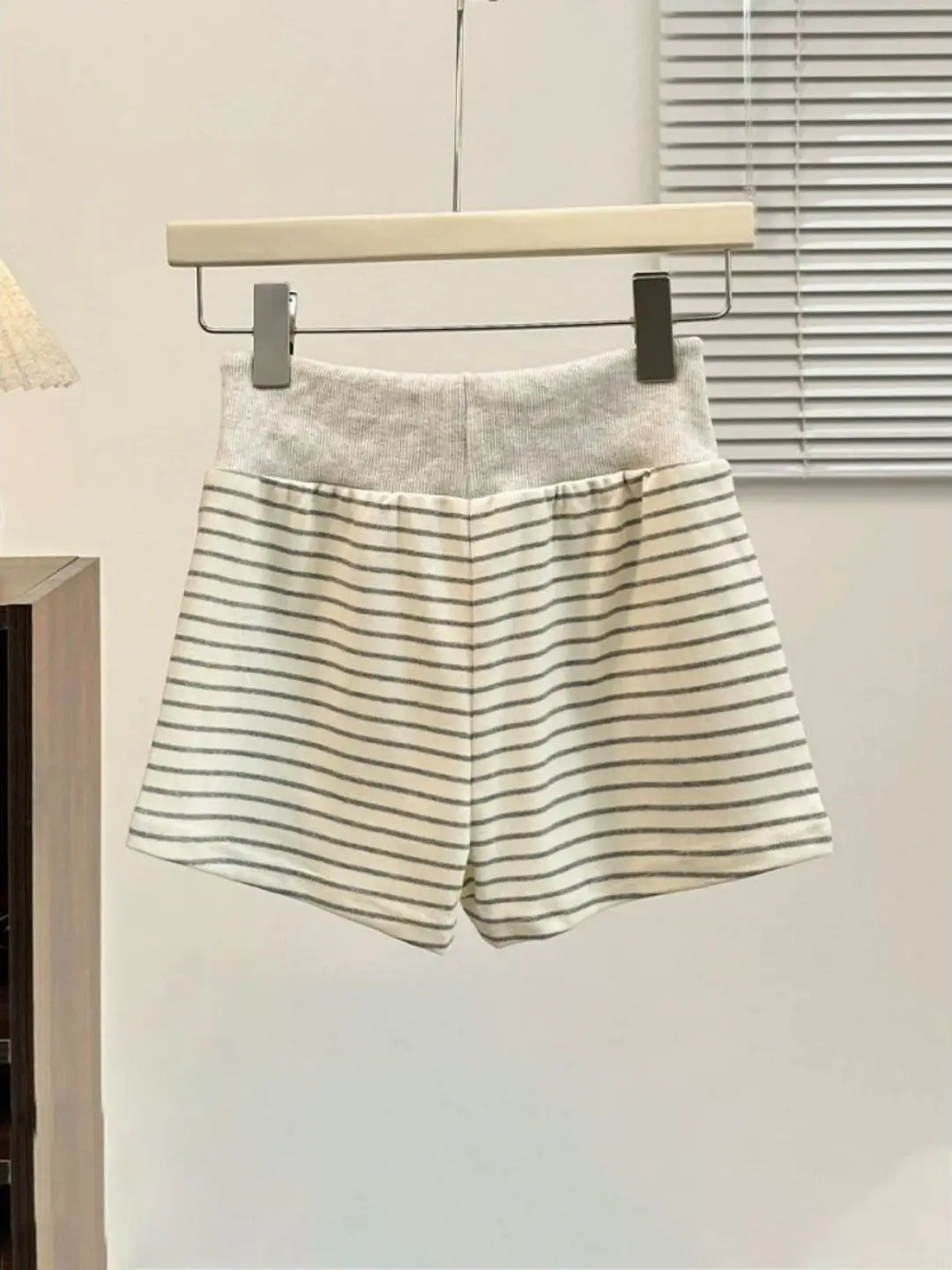High Waist Striped Casual Shorts Women's Summer 2026 New Drawstring Elastic Waist Bodycon Three-quarter Length Pants