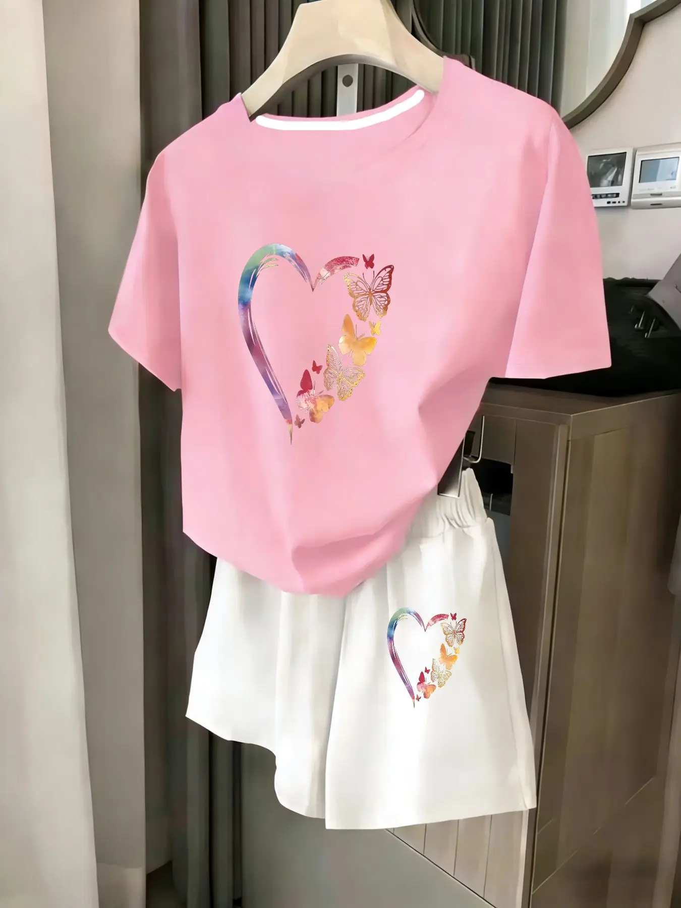 

Женский комплект из 2 предметов, летний комплект для пляжного отдыха, повседневная футболка с круглым вырезом и короткими рукавами, шорты с эластичной резинкой на талии, удобный костюм