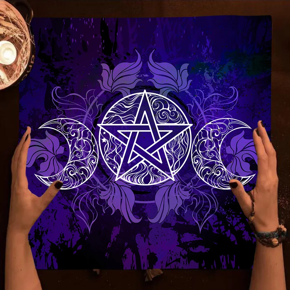 Tapis de tarot 50/75 cm, violet, triple lune, nappe de tarot, design déesse, tissu d'autel sorcière, nappe de divination, décoration intérieure