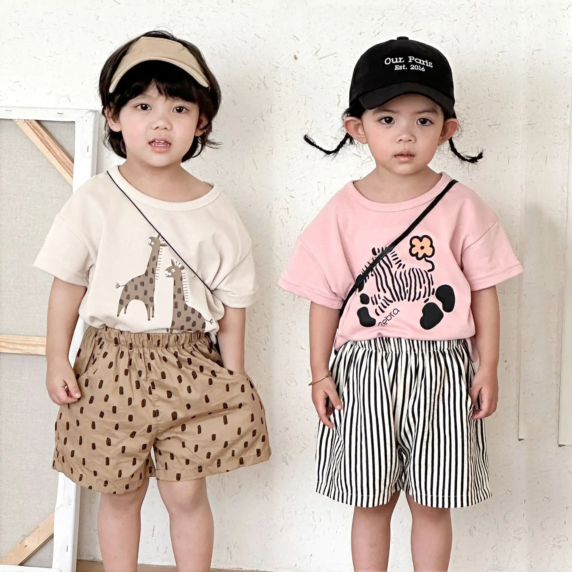 

Летний комплект детской одежды 2026: футболка с принтом жирафа и шорты, 2 предмета, спортивный костюм для мальчиков, комплект футболка для девочек