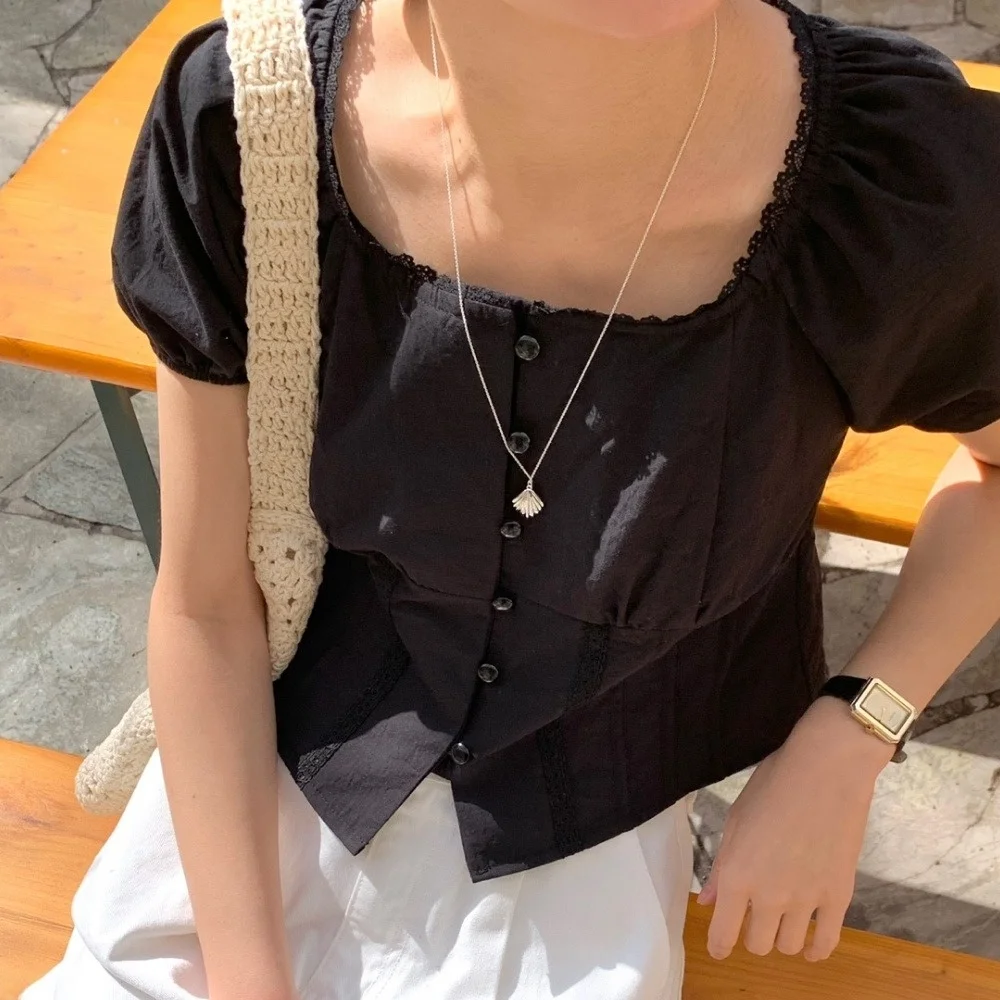   Schickes Damen-Top mit quadratischem Kragen und Spitzenbesatz, Single-Button Bubble Sve Ort, Pendler-Sle, reine Farbe, Sommer 2025,