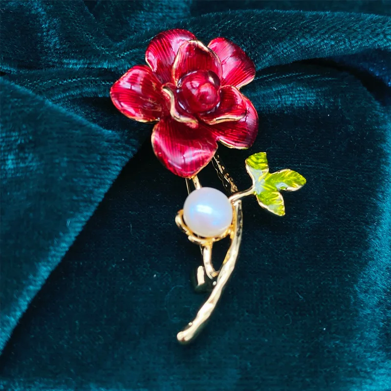 

Natural Pearl 18K Copper Plated Alloy Personality Plum Blossom Brooch Pin Brooch