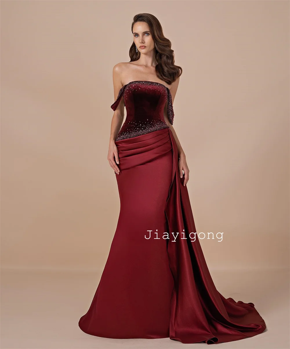 Maßgeschneiderte glitzernde Velours-Pailletten-Falten-Trompete, schulterfreie lange Abendkleider, luxuriös, 2025, moderner Stil