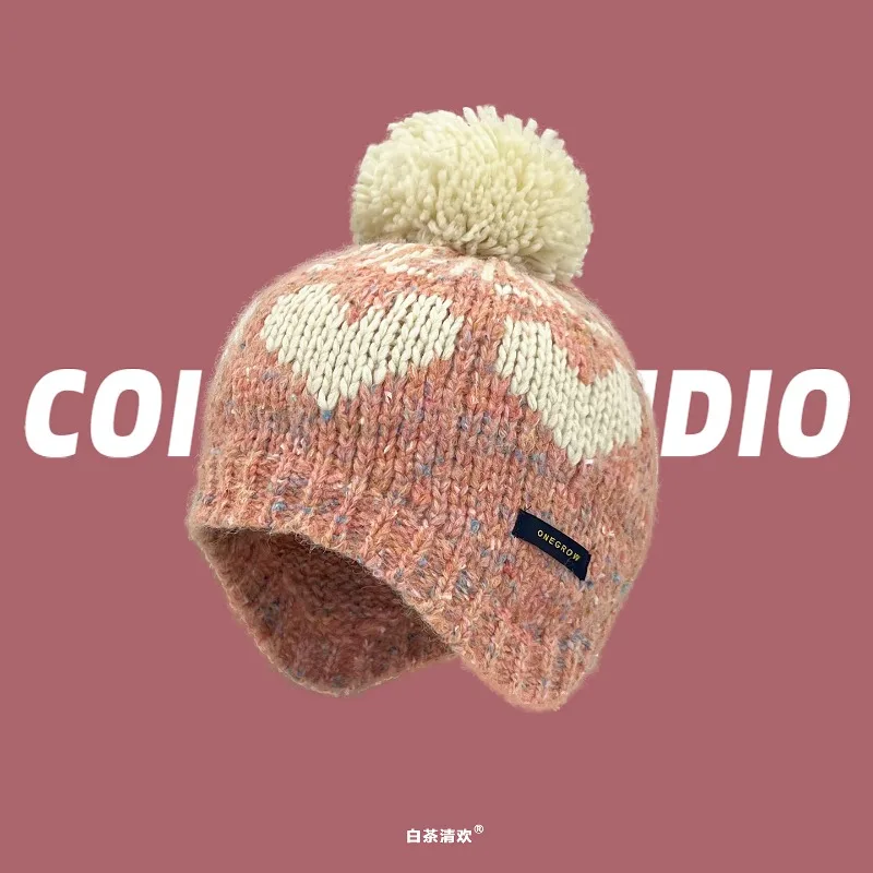 novo-coreano-fair-ilha-estilo-amor-jacquard-hairball-protecao-de-orelha-chapeu-de-malha-feminino-outono-e-inverno-quente-cranio-gorro-bone