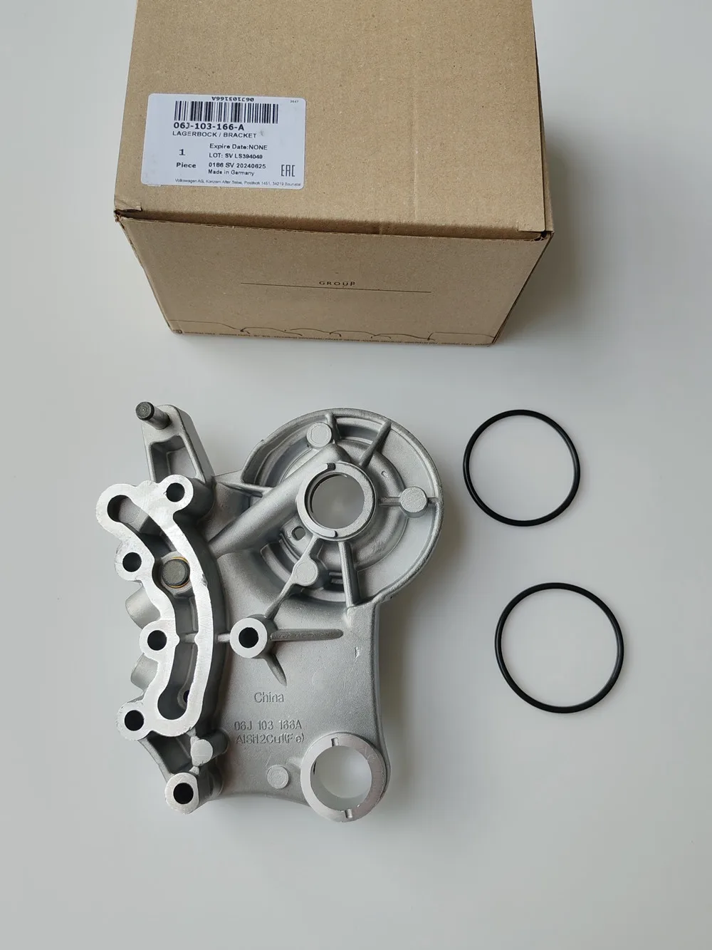

New OEM 1.8T/2.0T Camshaft Bridge Bracket For VW Golf Passat AUDI A4 A5 Seat # 06H103144J 06J103166A 06H103166F 06H103166G