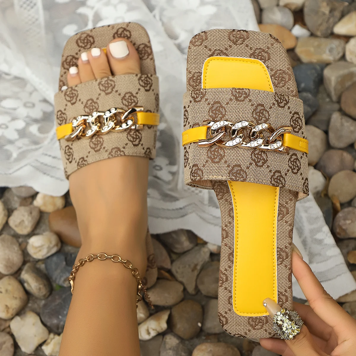 

Women Slippers 2026 New Summer Flat Luxury Sandals Outdoor Beach Shoes Trend Brand Designer Women Slippers Big Size Slides Women