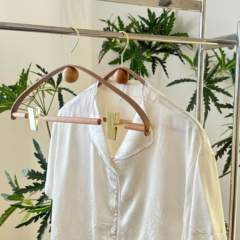 Nordic Creative Hangers Simplicity Antislip Wooden Hangers Bedroom Wardrobe Clothing Storage Rack Modern Cloakroom Pant Holder