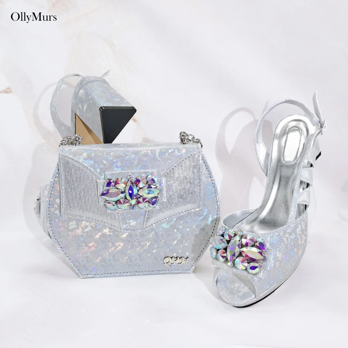 أحدث مجموعة أحذية وحقائب نسائية أنيقة بكعب عالٍ لعام 2025 مجموعة أحذية وحقائب من Sandl الإيطالية العصرية لفستان الزفاف