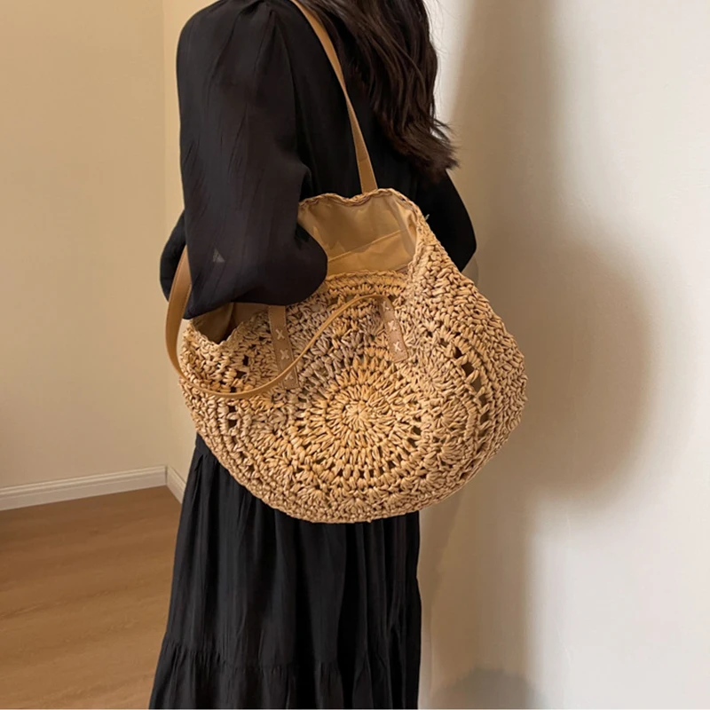 Women Straw Woven Tote Bag Large Capacity Vintage Shoulder Bag Round Hollow Summer Beach Bag Casual Bohemian Designer Handbag