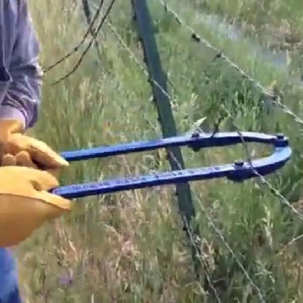 

Barbed Wire Fence Repair Tool Fence Hand Patcher Garden Lawn Fence Repair Tool Holder
