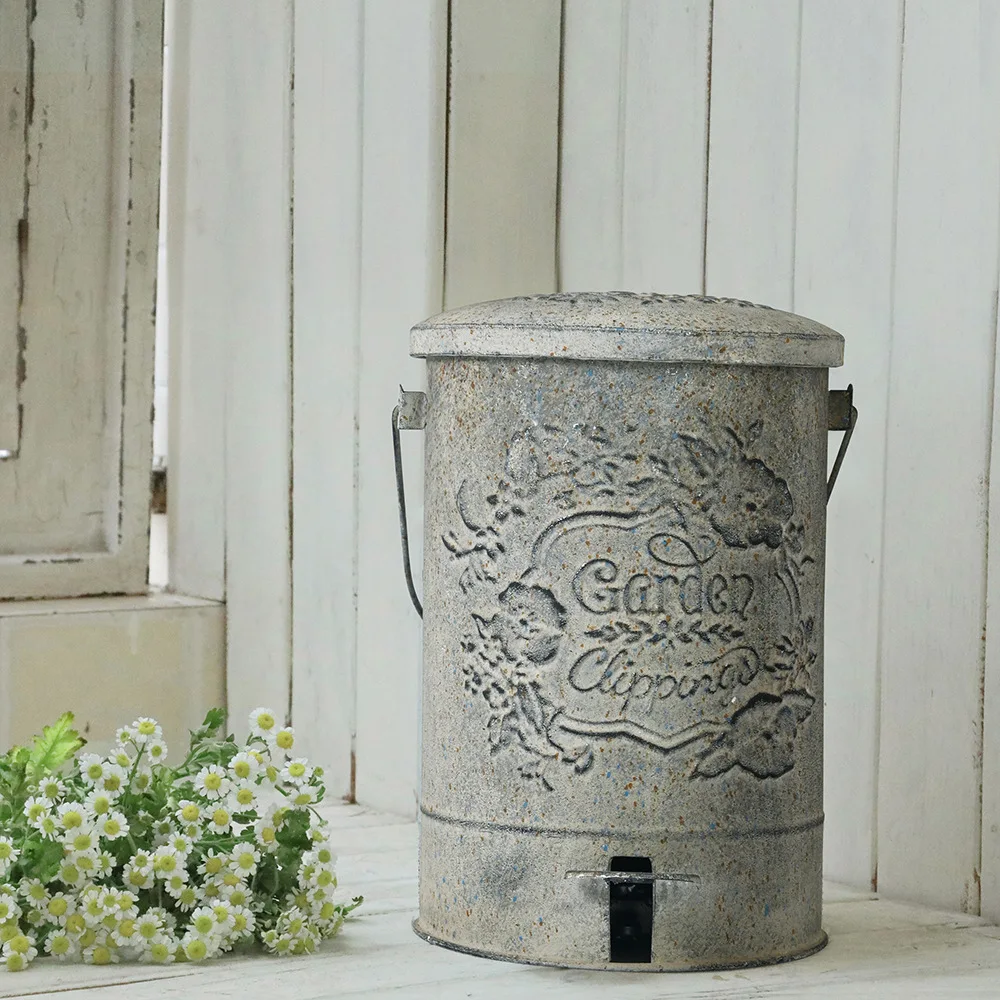 Wrought iron relief foot-pedal villa courtyard large-capacity trash can be recycled