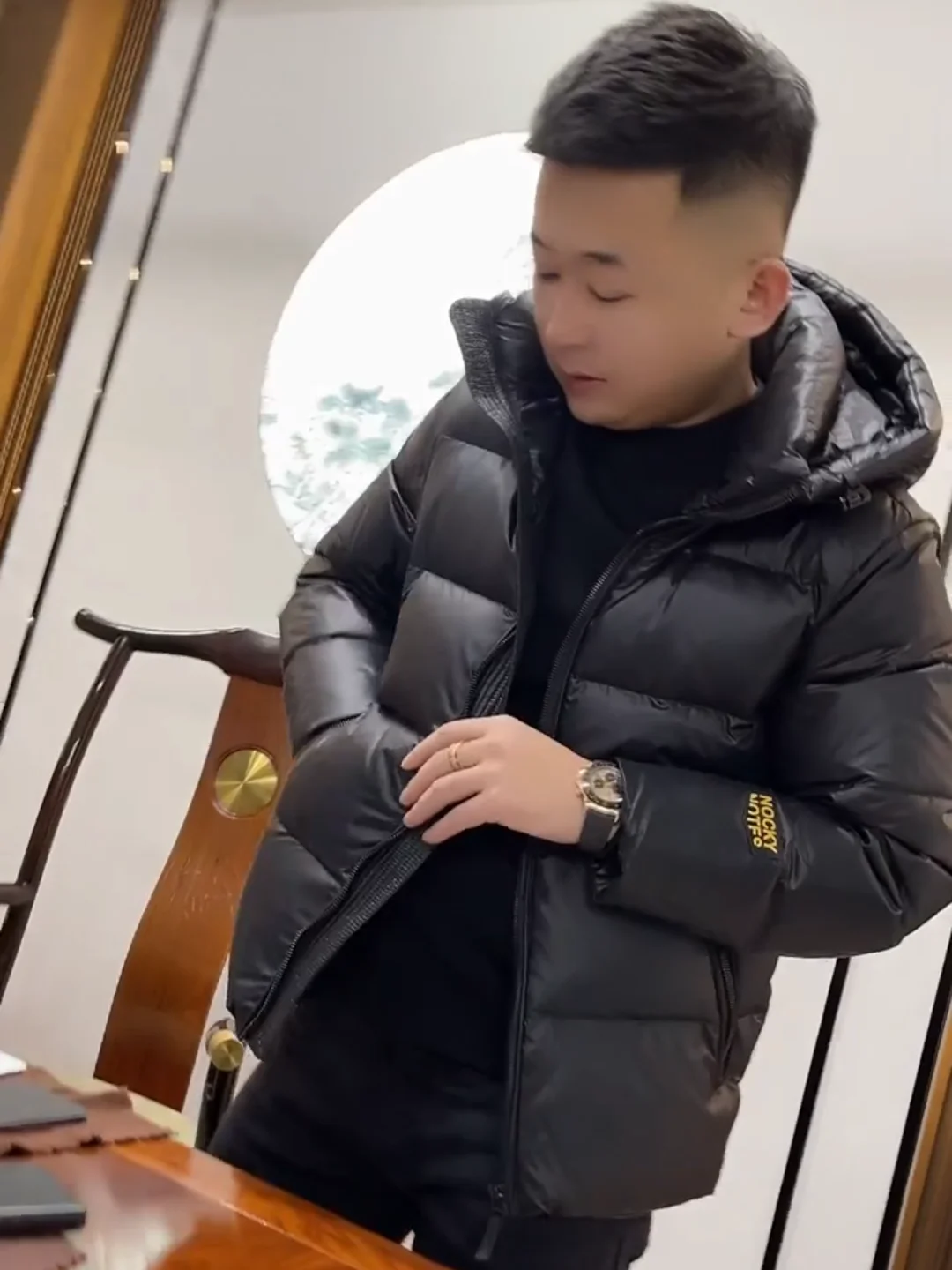 

Мужская утепленная куртка с капюшоном, осенне-зимняя, новая модная модель, брендовая, высококачественная, утолщенная, молодежная, популярная верхняя одежда