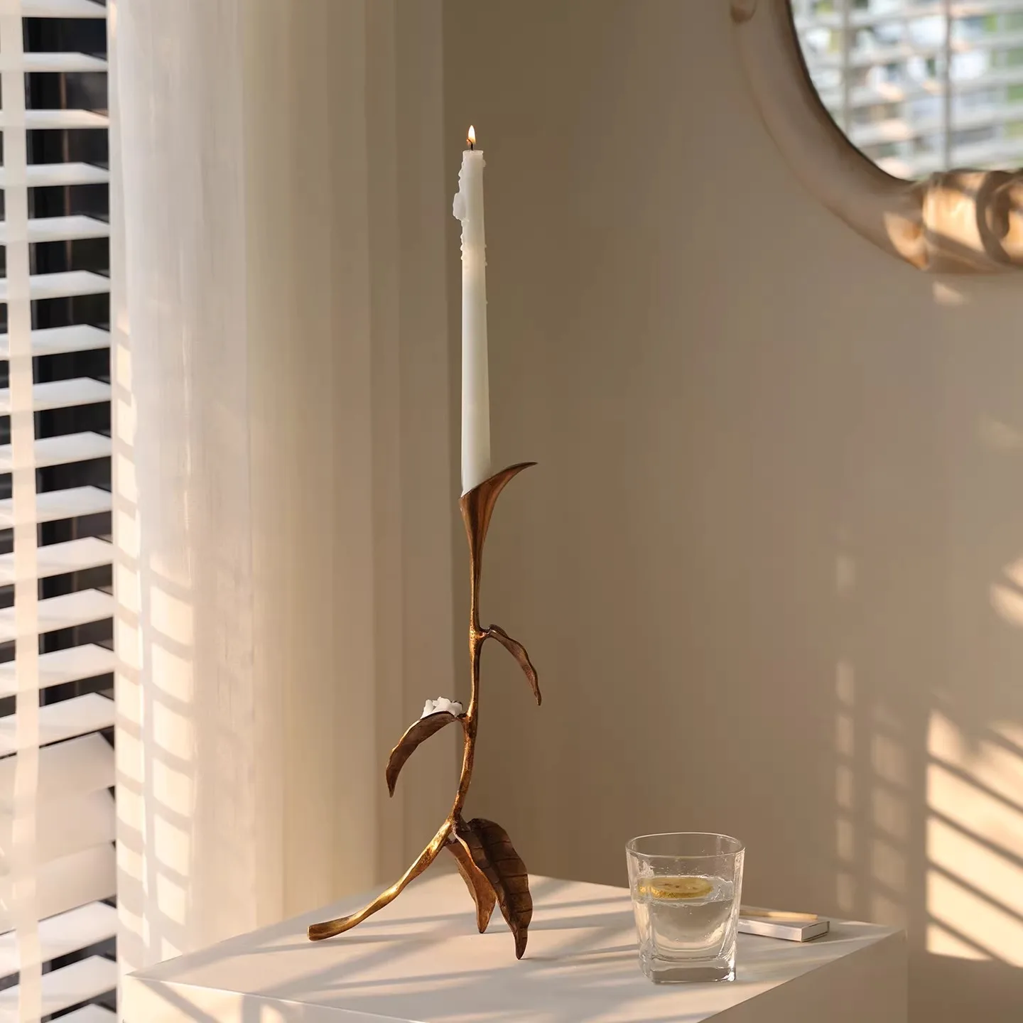 Artistic Home Ornament Holiday Gifts Metal Candlestick Light Luxury Living Room Desk Decoration Items Leaf-Shaped Candle Holder