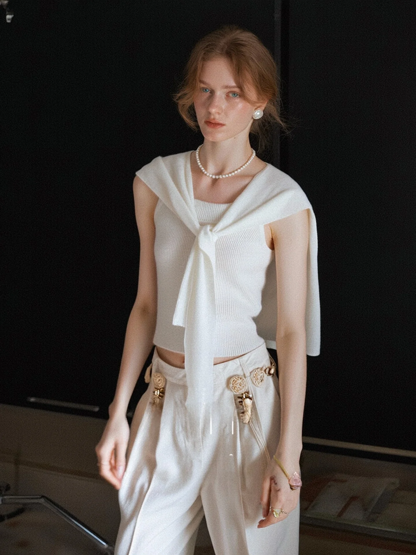 

Huaappuw White Pure Color Knitted Casual Vest Women's Summer New Style Shoulder Shawl Top Commute Style Short Length