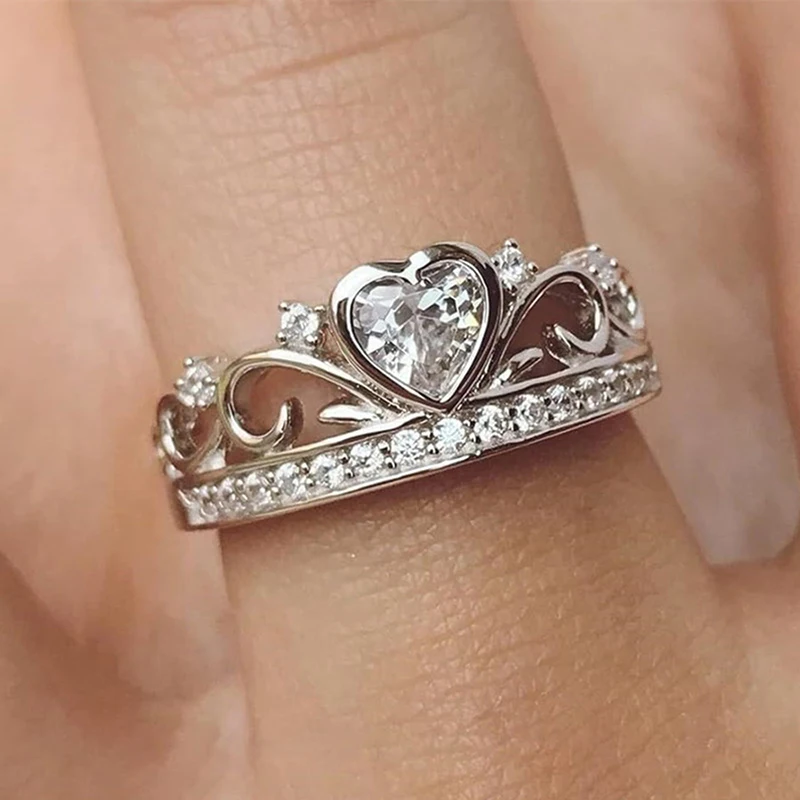 Huitan anmutige Krone Ring weibliche romantische Ehering mit hellen Herz Zirkonia zarten Liebes schmuck für Verlobung feier