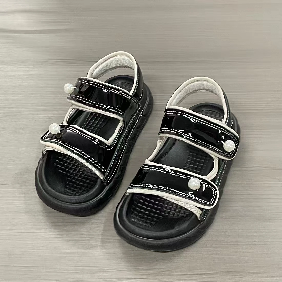 Jinyu Sandals Breathable Genui - Patent Leather Shine ulasan dan harga