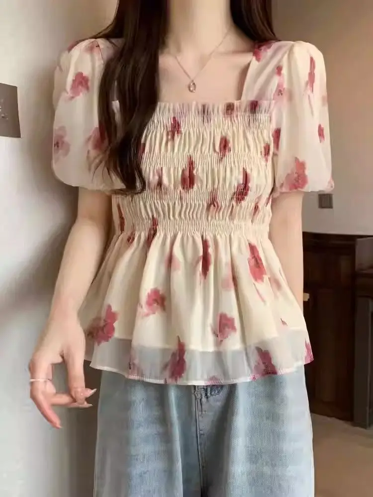 Chemisier en mousseline de soie florale à épaules carrées françaises avec ourlet à volants, haut fluide d'été