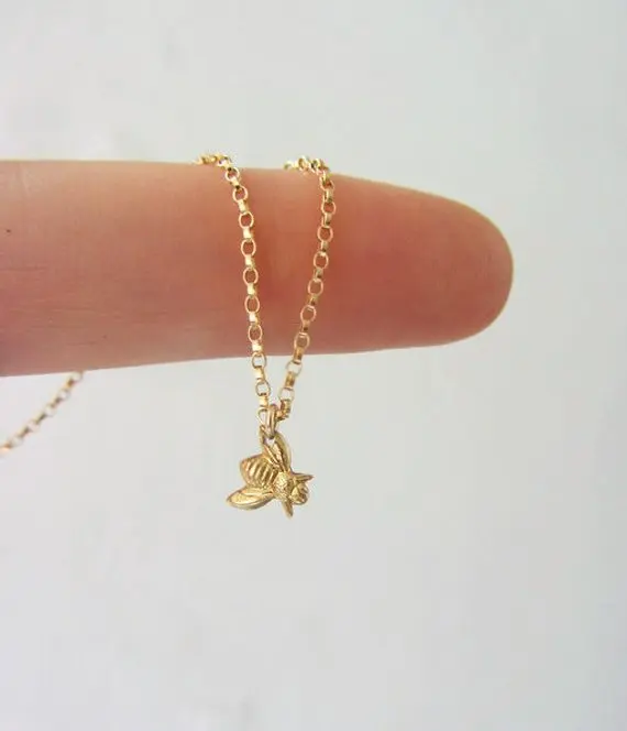 New Tiny Honeybee Necklace Bumble Queen Honey Bee Wasp Cute Insect Bird Bumblebee Beehive Chain Collar Clavicle Choker for Women