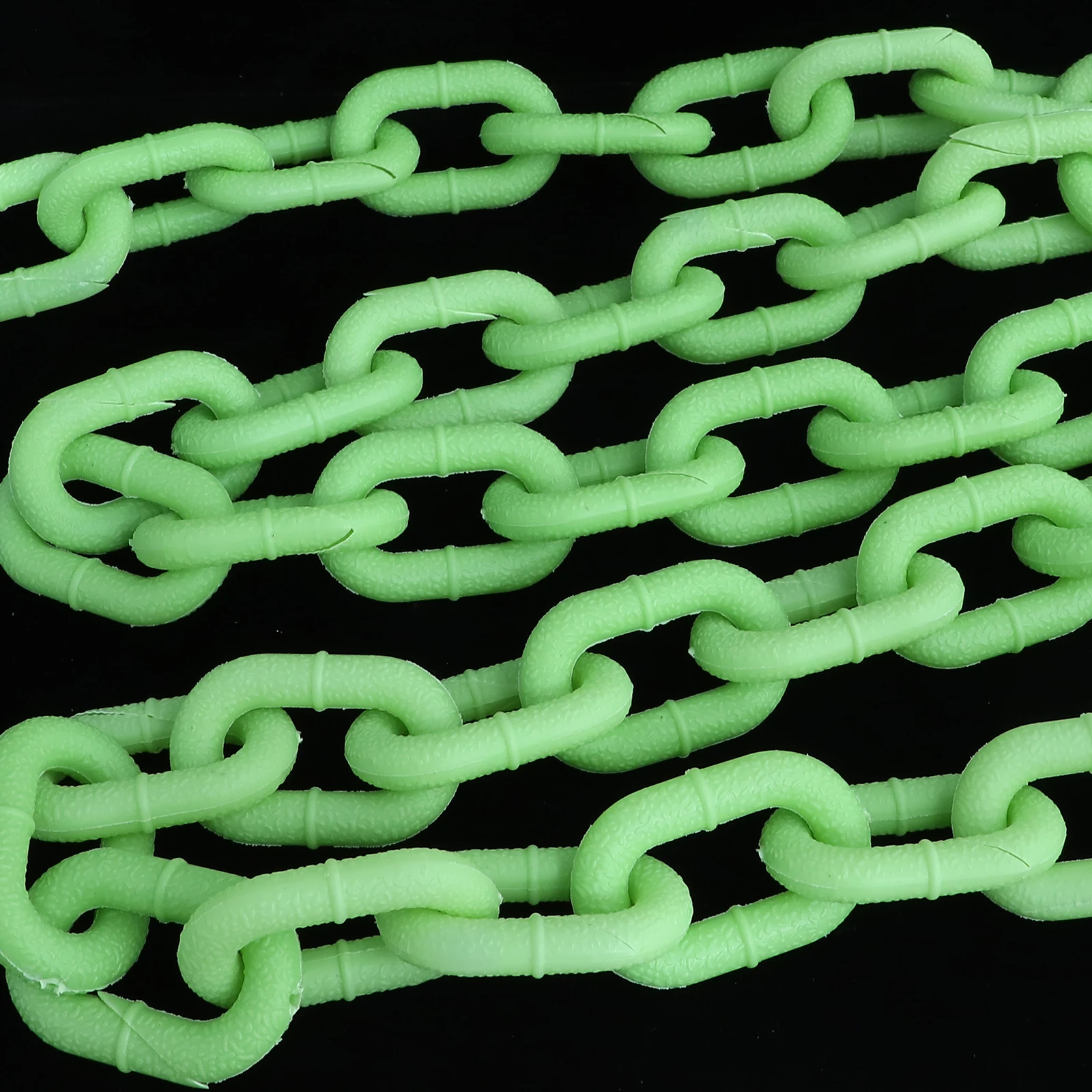 

1pc Glowing In The Dark Chain Plastic Link Halloween Party Decor Luminous Hanging Prop For Haunted House Cosplay