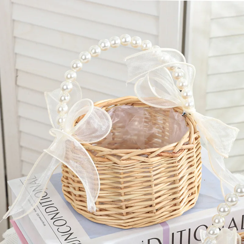 Handmade Storage Rack Woven Flower Baskets Rattan Storage Basket Flower Girl with Pearl Hand Basket for Home Wedding Decoration