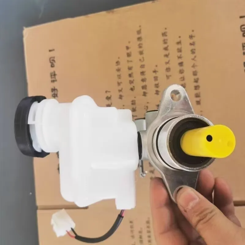 

Автозапчасти: Высококачественный главный тормозной цилиндр с масляным бачком для Victory V1, V2, VE6