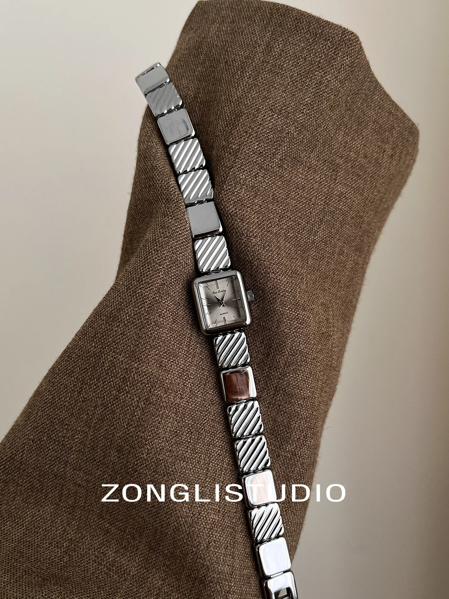 

Korean-Style Minimalist Square Dial Women'S Watch With Steel Band Elegant And Luxurious Quartz Watch, Timepiece And Accessories.