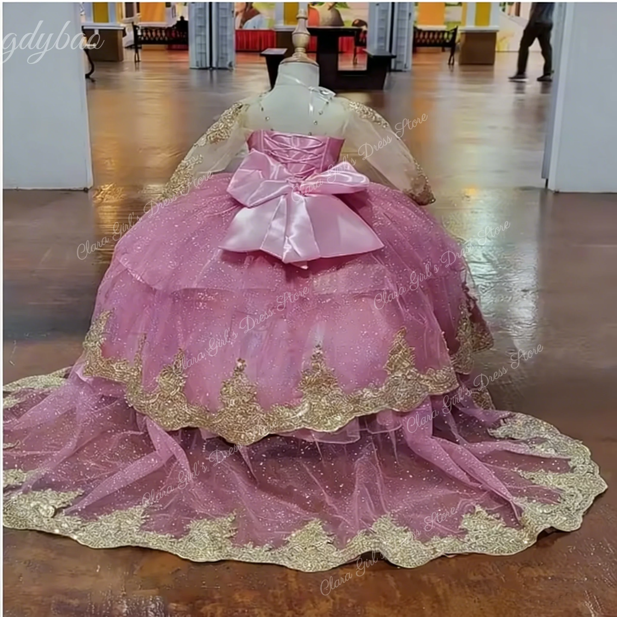 Aangepaste roze bloemenmeisjesjurk met lange mouwen en gouden applicatie Geschikt voor bruiloften Kinderverjaardagsfeestjes Prinses