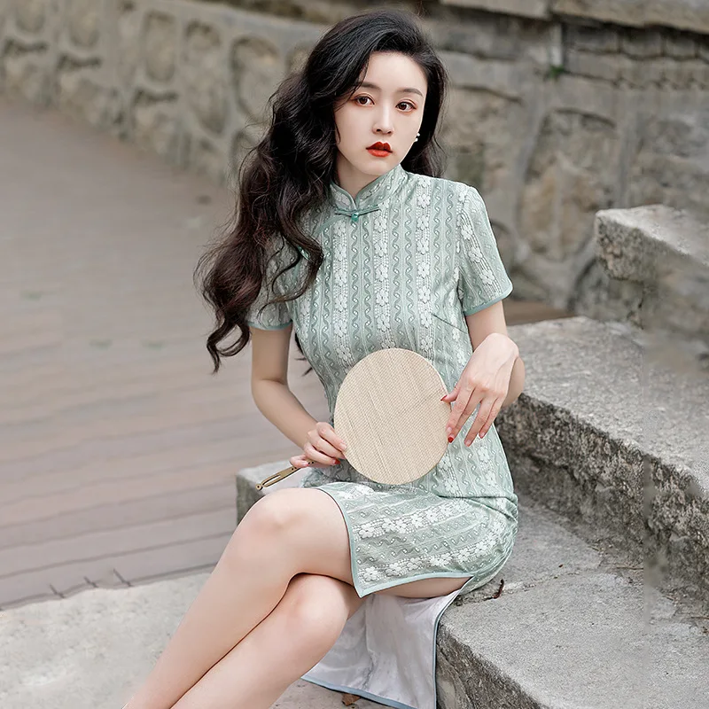 Chinese Style Costume Green Blossom Stripes Lace Cheongsam Stand Collar Short Sleeved Side Slit Slim Fit Banquet Dress for Women