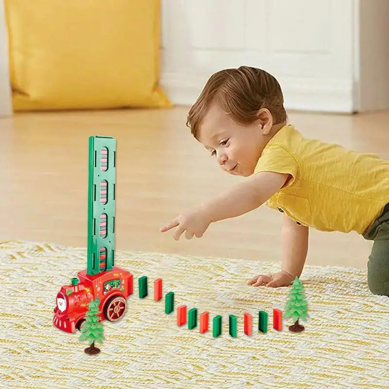 Blocos de construção Domino Train para crianças, deitado automático, brinquedo elétrico, luzes e música, Natal