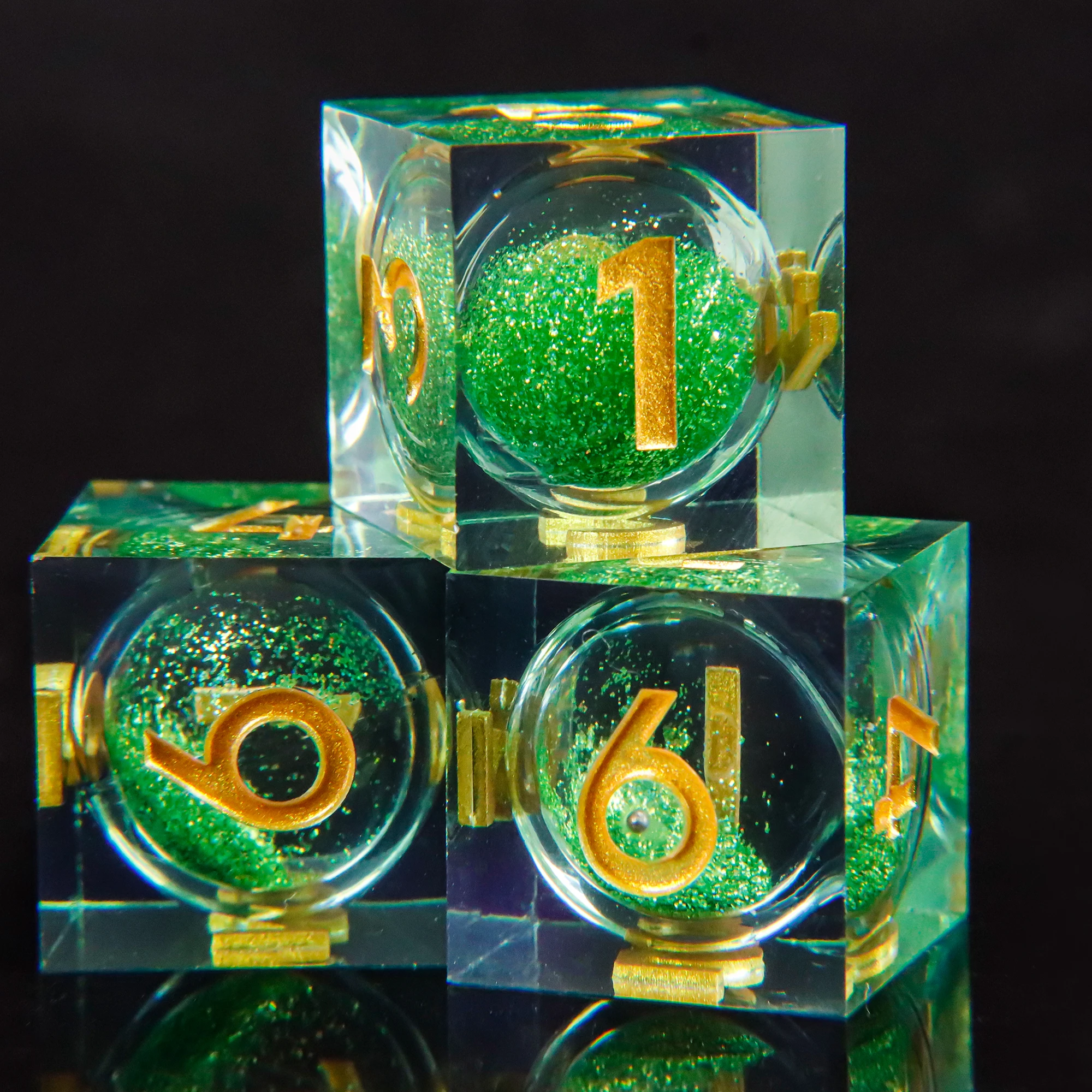 

Зеленые игральные кости D6 с острыми краями, смоляные игральные кости D6 D&D, магический набор кубиков «Властелин колец», D20 Dice For Dungeons and Dragons