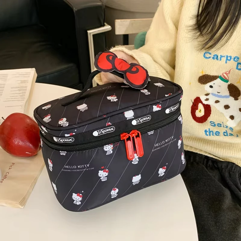 مرحبا كيتي Kawaii حقيبة مستحضرات تجميل أنيمي الشكل كم حقائب اليد الوظيفية سعة كبيرة تخزين مستحضرات التجميل النساء هدية
