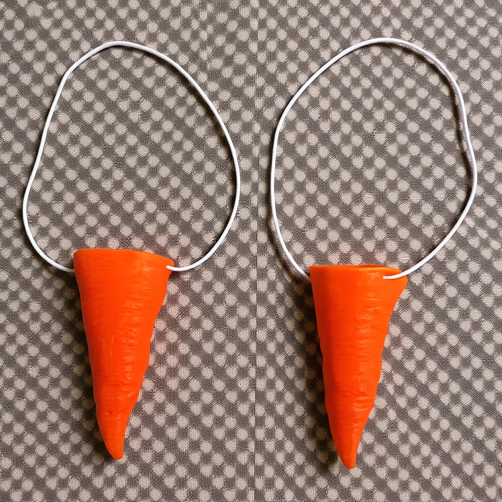 

2Pcs Carrot Nose Snowman Costume Prop Elastic Band DIY Clown Dress Up Party Carnival Holiday Decorative Accessory Novelty