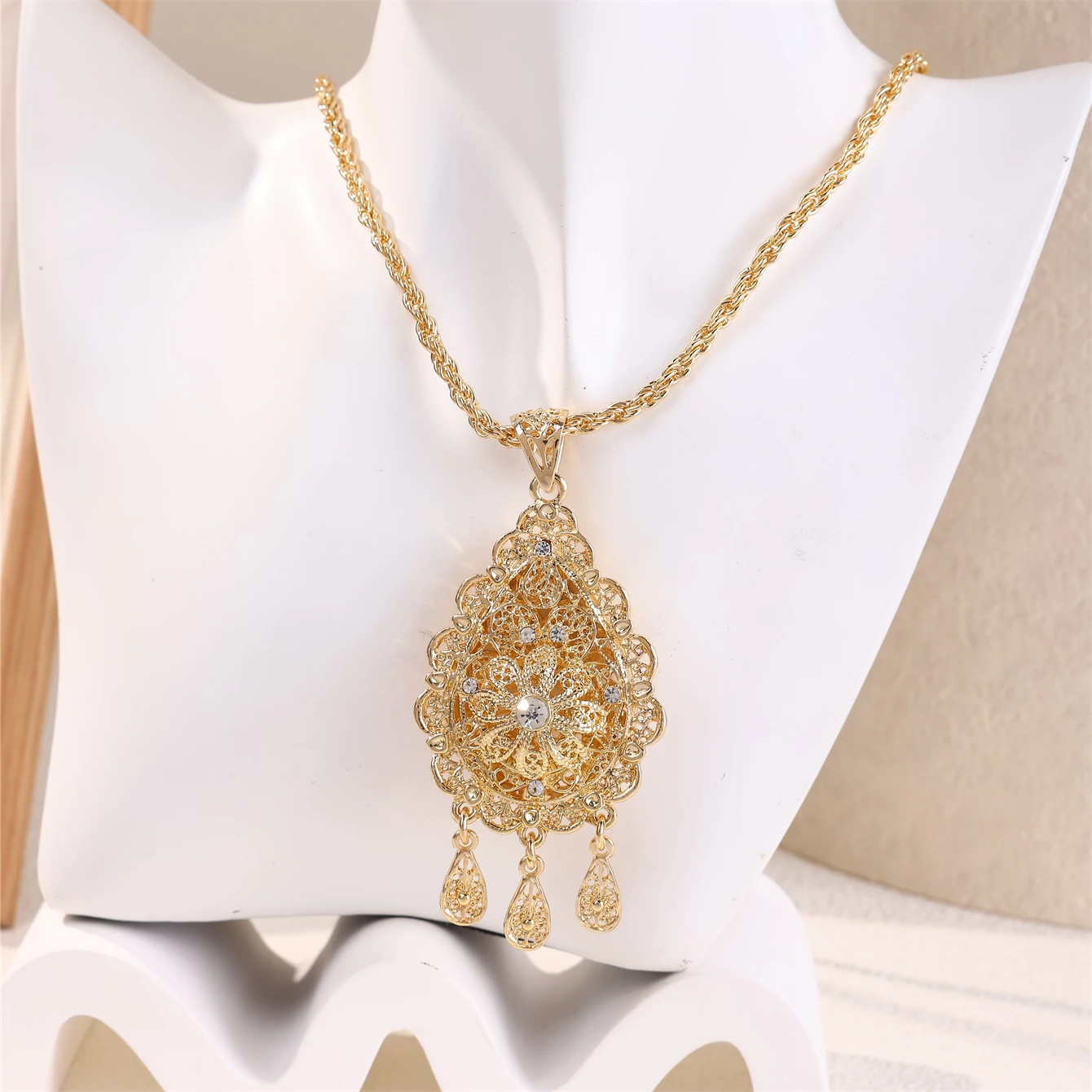 

Moroccan Bride Double Pendants Necklace Water Drop Shaped Inlaid Flowers Necklace Elegant Jewelry For Women