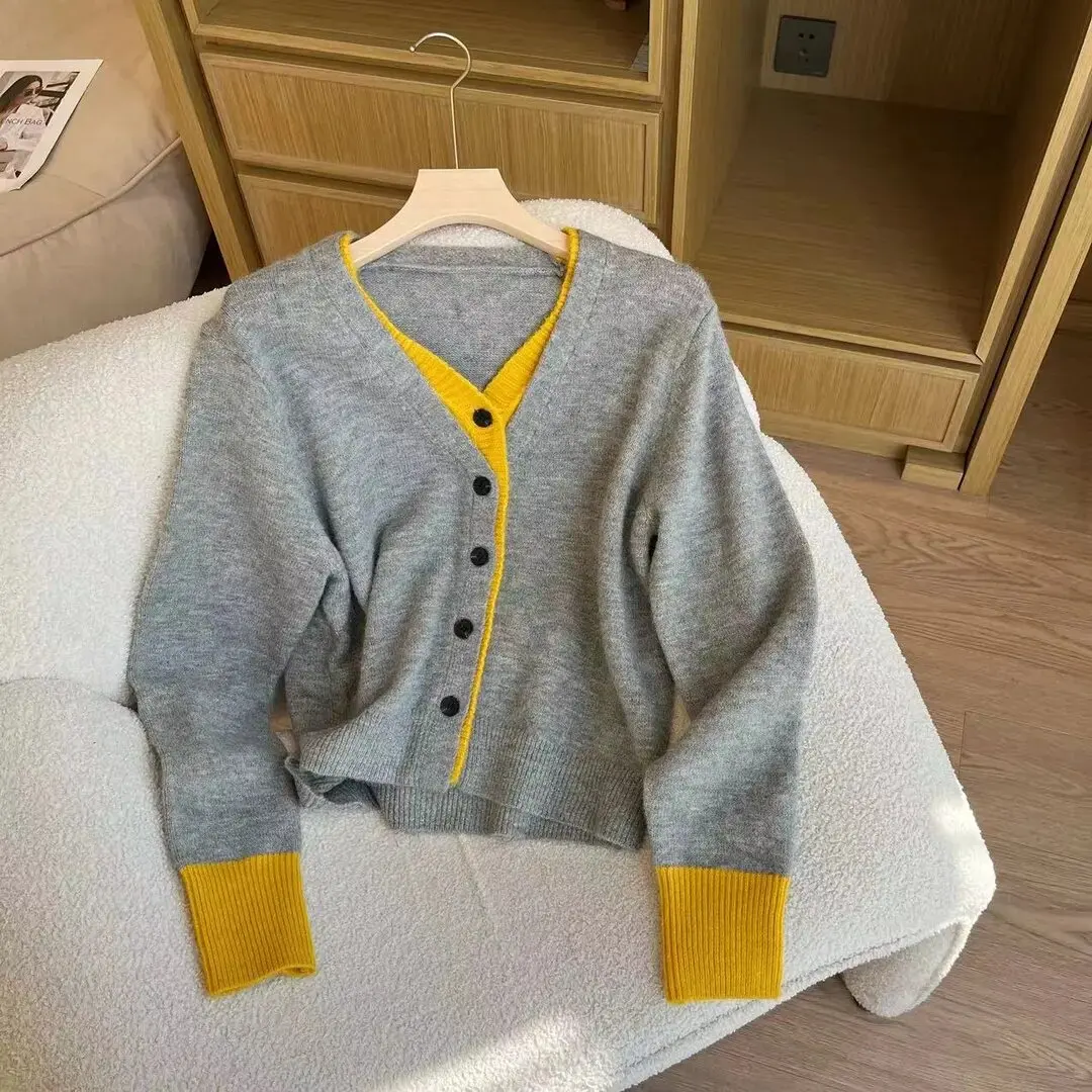 Unique simple temperament fake two-piece contrast cashmere knit cardigan single-breasted Joker sweater coat