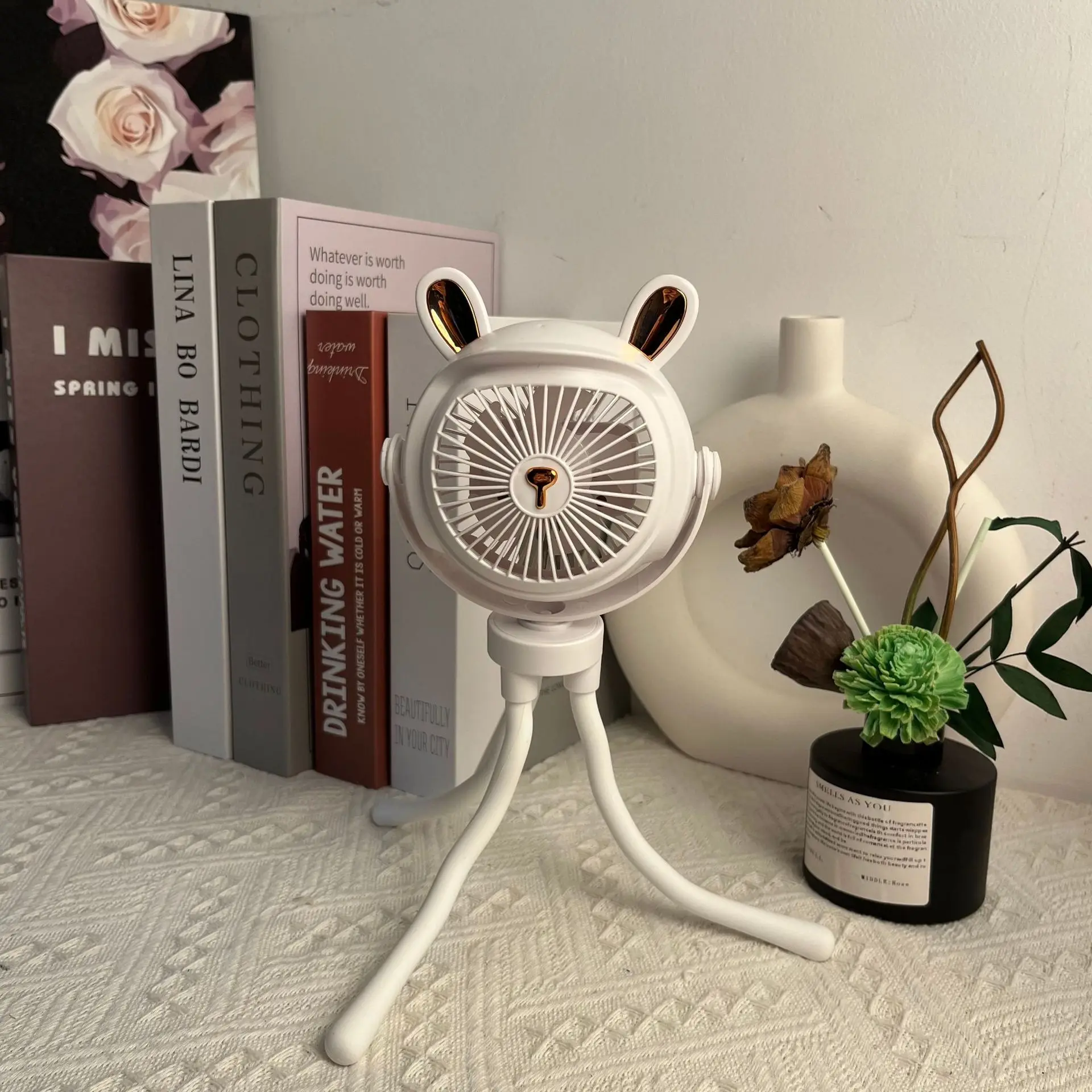 Ventilateur électrique pieuvre 2024 USB, mini ventilateur d'extérieur, clip de support de poussette, pour voiture transfrontalière