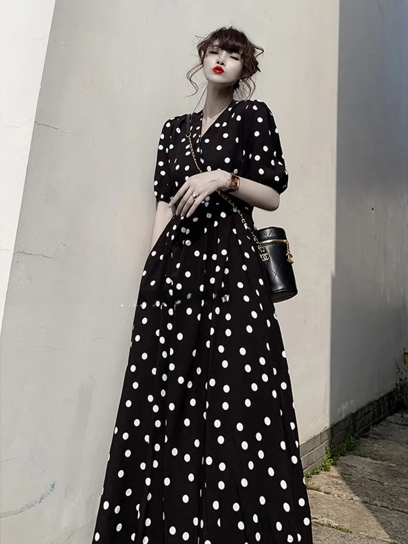 

Fragmented polka dot small short sleeved minimalist summer V-neck casual retro design medium length waist cinching dress 1AWQ